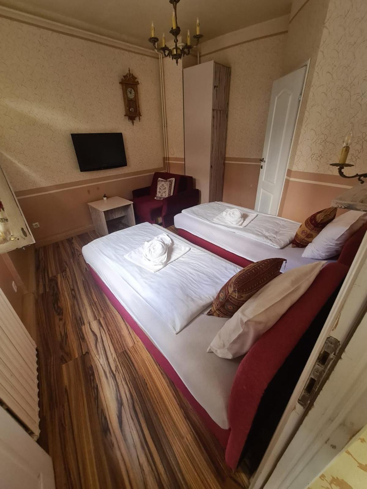Guesthouse Nia Deluxe Sarajevo Ngoại thất bức ảnh