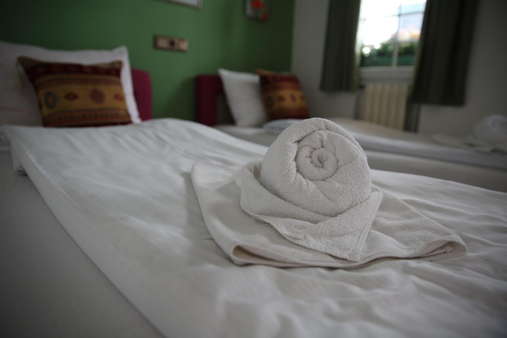 Guesthouse Nia Deluxe Sarajevo Ngoại thất bức ảnh