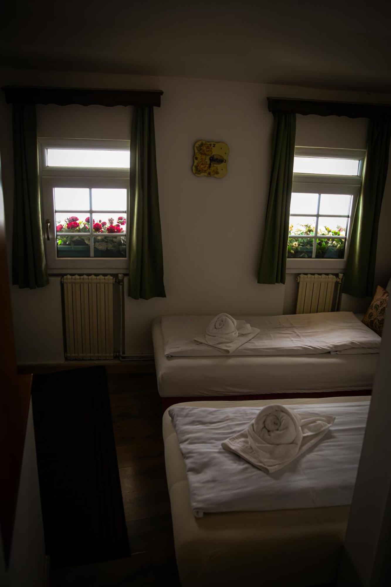 Guesthouse Nia Deluxe Sarajevo Ngoại thất bức ảnh